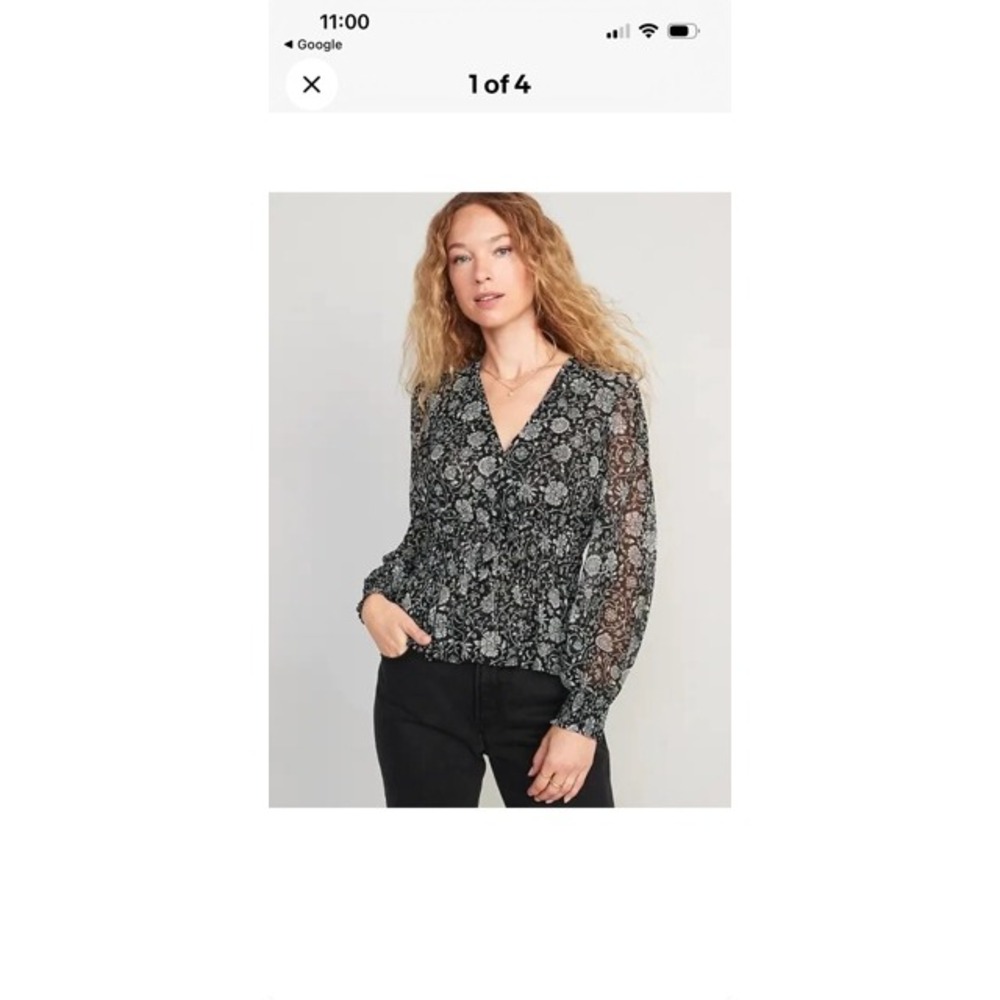 Old Navy Floral Blouse Women Small Black Excellent Smocked Peplum V-Neck‎ Top